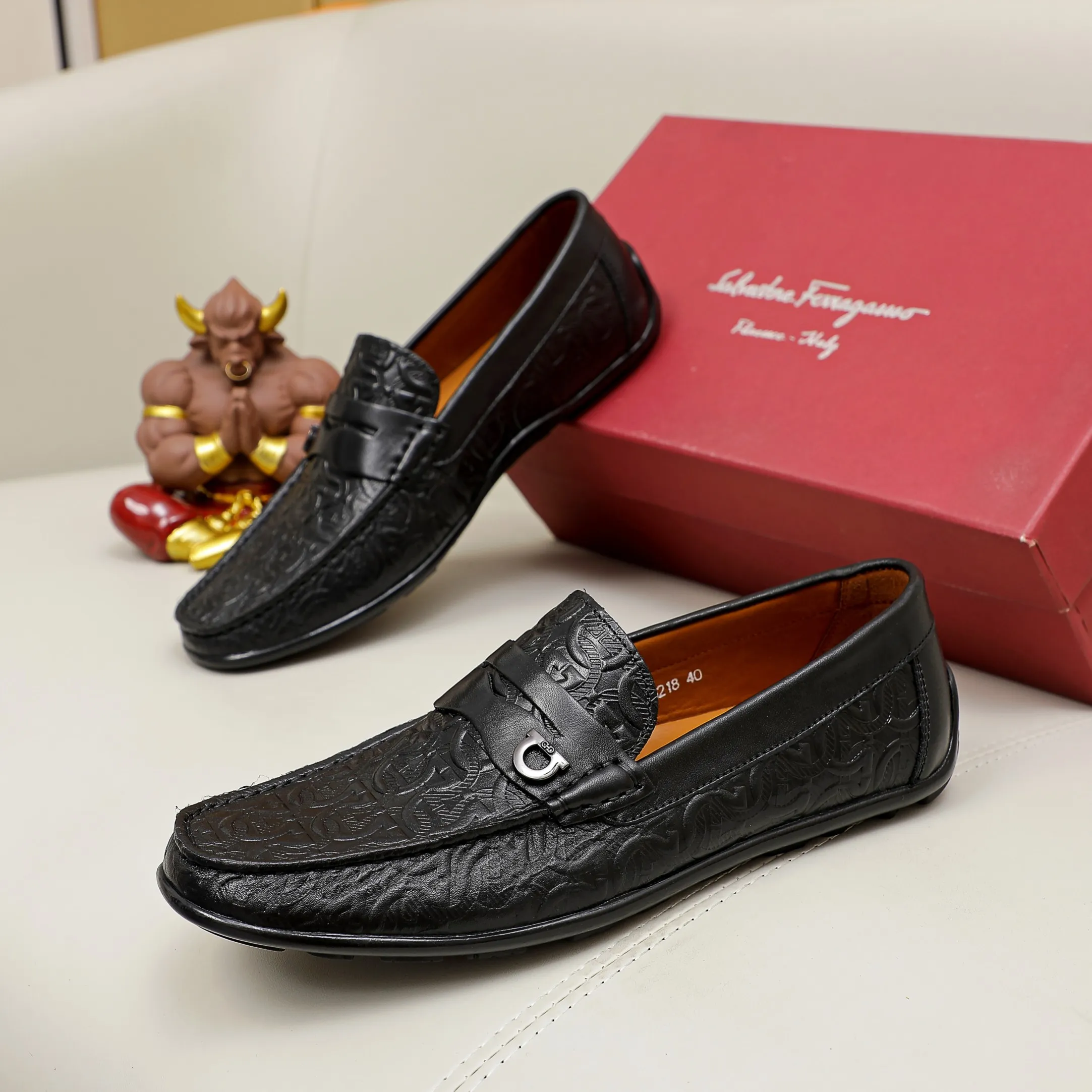 Men's clothing and shoes💰360 🔥Ferragamo's new men's casual slip-on shoes🇨🇳Official website original 1:1 mold opening, original quality💯Fine workmanship, high-end luxury☘The upper is made of imported Italian first-layer cowhide🌴Top layer🐷Leather lining🍓Rubber wear-resistant and non-slip outsole, breathable and comfortable to wear🍍The first choice for high-grade men🍉Black, brown. Code number 38-45
